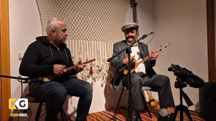 Keşan’dan 3 telli saz sanatçısı Uğur Parmaksız, Alanya’da kampa katıldı (Foto Galeri)